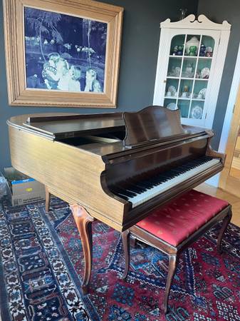 Baby Grand Piano free 1