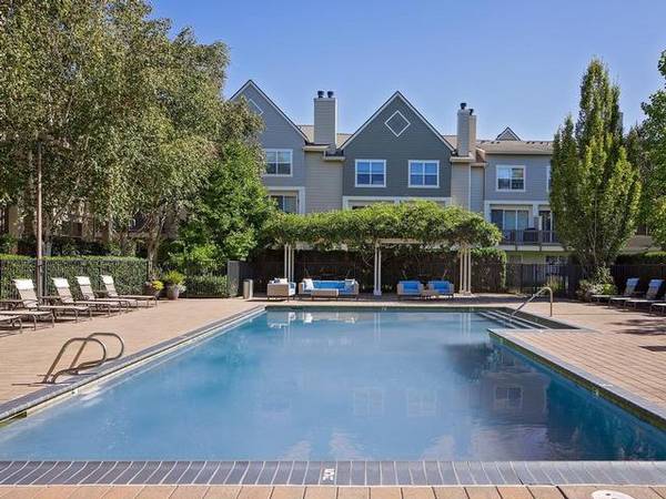 $2,120 / 2br - 1200ft2 - Gestión Profesional en el Sitio, Vistas Impresionantes del Parque Evergreen (Hillsboro)63672654333953120