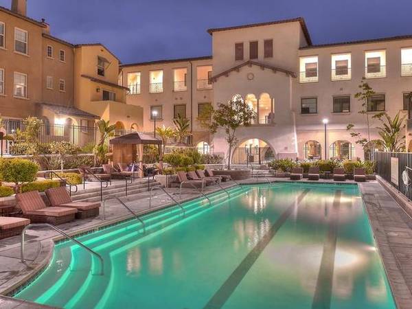 $3,573 / 3br - 1695ft2 - Soothing Spa, Non-Smoking Buildings Available (Oceanside, CA)63865702904323121