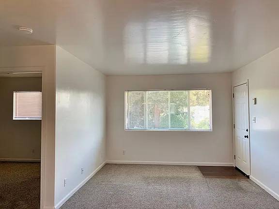$1,700 / 2br - 724ft2 - Modern 2-Bedroom Apartment in the Heart of Hollister (hollister)64045028160259122