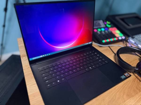 RTX 5090 Razer Blade 16 (2025) 1