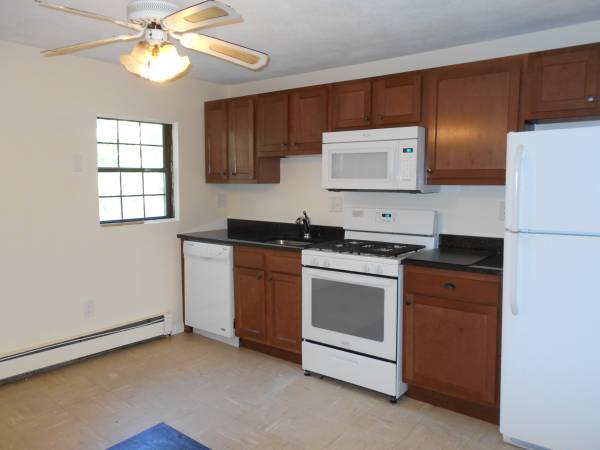 $2,400 / 2br - East Boston 2 bed plus study (East Boston)63912518219523120