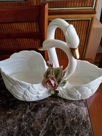 Swan double vase/server/planter white 1