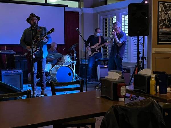 Jam abierto de blues nocturno del lunes en The Corner Tavern and Grill (1301 NW Maynard Rd Cary)63654755407745121
