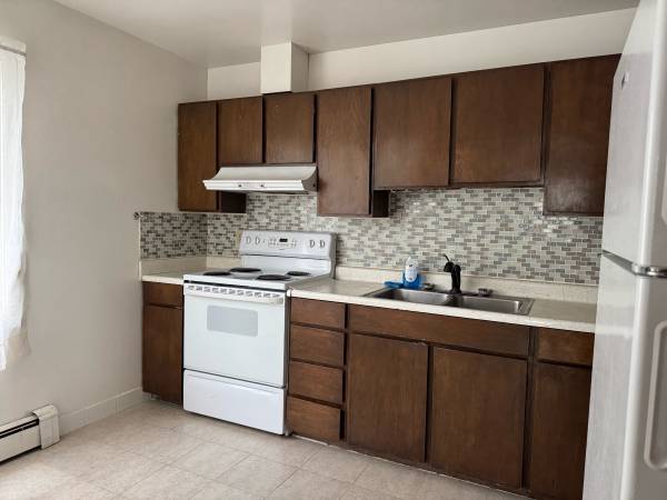 $1,250 / 1br - 650ft2 - 1Br, Hermoso, Piso 2, Terraza Privada, Unidad Final, Calefacción Incluida, (Downtown Anchorage, Third Addition)63991792020355121