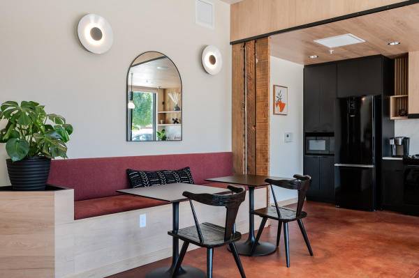 $1,990 / 2br - 851ft2 - EV Parking Available, Pet Washing Station, Resident Lounge, Balcony* (Downtown Salem)63620907495683124