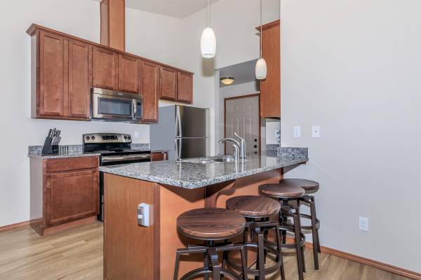 $1,975 / 2br - 1150ft2 - Agua, alcantarillado, basura, INTERNET POR CABLE Y ESTACIONAMIENTO incluidos! (E Wenatchee)63785407121921122