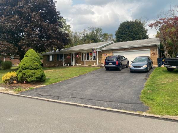 $1,234 / 3br - Walnutport Ranch Home (Walnutport)64010161113345120