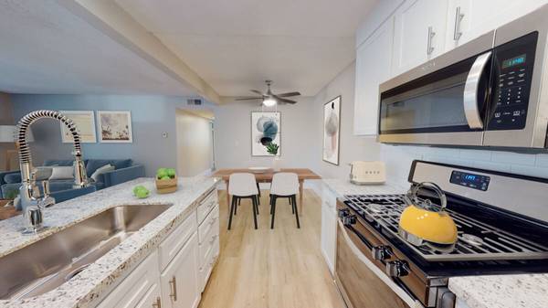 $3,100 / 2br - 900ft2 - Bike Score: 24, Gas Range, Near "Great! Schools.org" Top Rated School (25910 Tournament Rd, Valencia, CA)63655062664323122