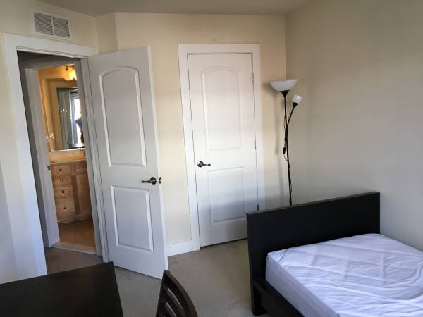$900 / 4br - 450ft2 - Bedroom #2 is Available for Rent at the Crown Community (Gaithersburg)63779126816003123