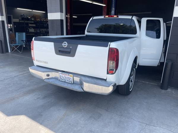 2015 Nissan Frontier S - ¡Solo 95 mil millas! - $8,700 (Oceanside)63440215798145121