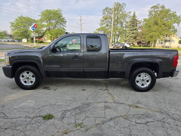 2010 CHEVROLET SILVERADO 1500 - $3,999 (ZION ILLINOIS)63618920043651124