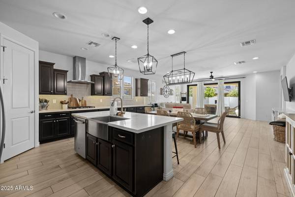 $639,900 / 4br - 2137ft2 - 4 Bed Residential in Mesa (Mesa, AZ, $639,900) (Mesa, AZ)64143915751299122