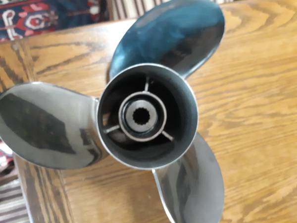 Yamaha 3 blade prop 1
