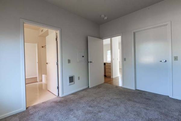 $1,775 / 1br - 724ft2 - ¡1er Mes Gratis de Alquiler! VIDA MODERNA EN NW PDX ~ ¡Solicite Ahora! (NW Portland, Nob Hill, NW 23rd, NW 21st, Pearl)63895123356418122