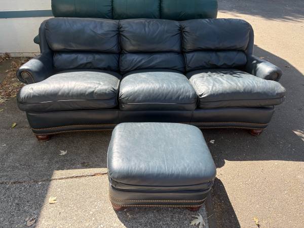 Free couches 1