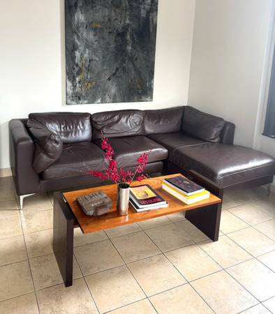 SELLING DESIGN WITHIN REACH NICOLETTI SECTIONAL COUCH 1