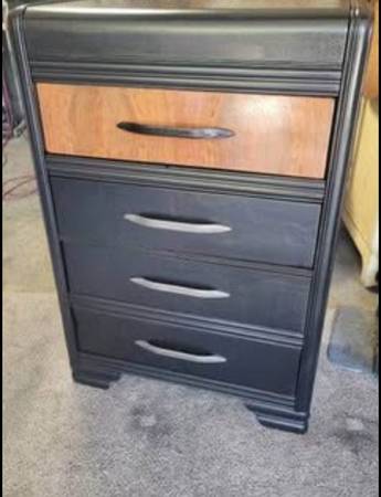 All wood 4 drawer dresser 1