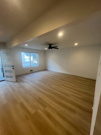 $1,650 / 2br - 1100ft2 - Newly Renovated, 2 Bed/1 Bath Apartment in Sumas, Available Now! (Sumas)63920957883010123
