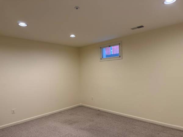 $775 / 1br - Ubicación. Mujer. Sótano privado sin amueblar/baño propio. Servicios incluidos (Silver Spring.ICC, Lay hill, Belpre Rd, Glenmont.)63616304943489121