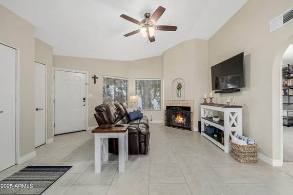 Home for Sale in Chandler,  (2bd 1ba/1hba) 1