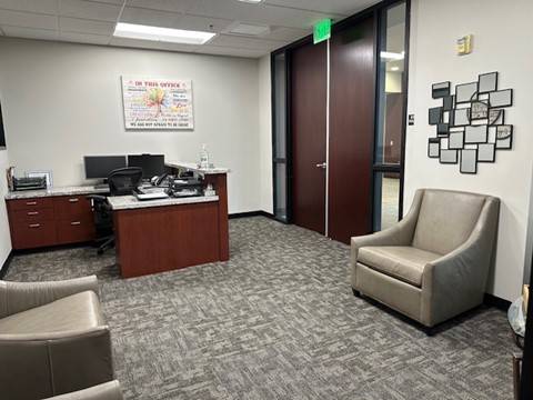 Oficinas de $800 con ventanas en empresa establecida (subarriendo) (Roseville / Granite Bay)63228481752065122