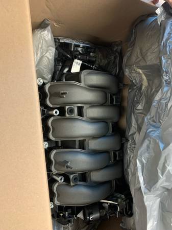 Intake manifold - 2015-2017 Ford Mustang GT 1