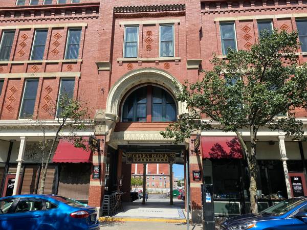 $1,602 / 460ft2 - Downtown and Upscale!   Studio at the Opera Block! Reserve NOW for Oct (30 Hanover St,  The Opera Block- Manchester)63656294595459122