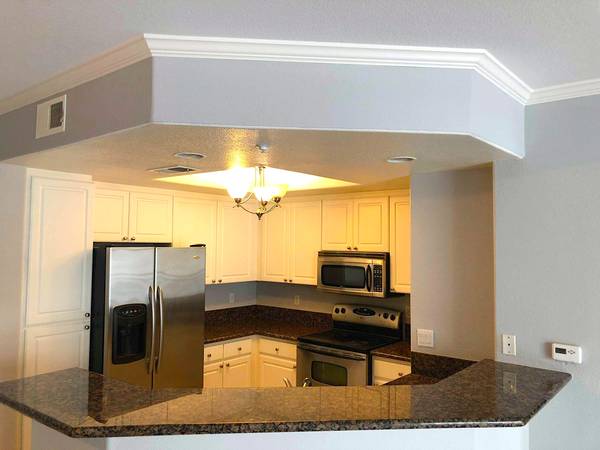 $1,800 / 2br - 1102ft2 - 2/2, Lovely executive unit in UTC,                  "REGENTS LA JOLLA" (San Diego, carmel valley, sorrento la jolla del mar)64037218551041122