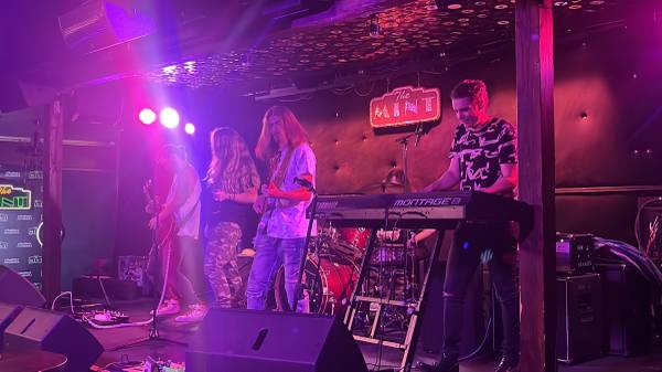 Banda Alternativa Buscando Cantante (Cambridge)63655698259075122