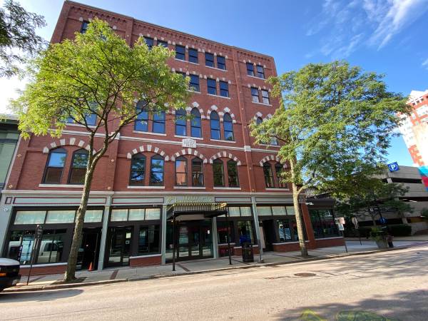 $1,699 / 369ft2 - FREE Heat, HW, Electric & WiFi in this Fabulous Studio for Rent!!!!!!! (30 Hanover St, Manchester, NH)63931656635906121