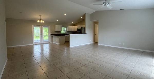 $2,100 / 3br - 2500ft2 - 3 dormitorios 2 baños + lanai tranquilo vecindario de Englewood63791080399107121