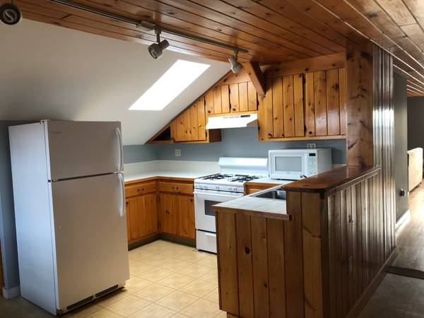 174 Partition St
$1,750 174 Partition St
$1,750