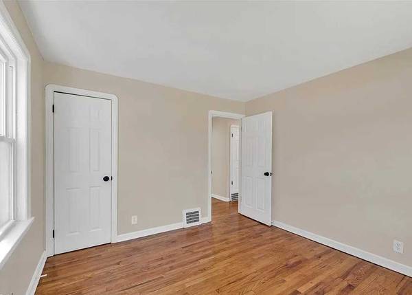 $1,050 / 3br - Beautifully renovated 3 bedroom, 1 bathroom cape cod for rent (Cleveland, OH)63907609927555124