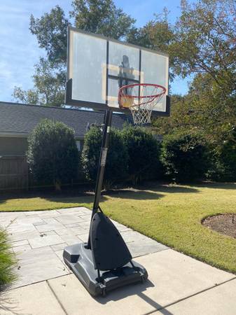 Spalding adjustable-height basketball hoop 1
