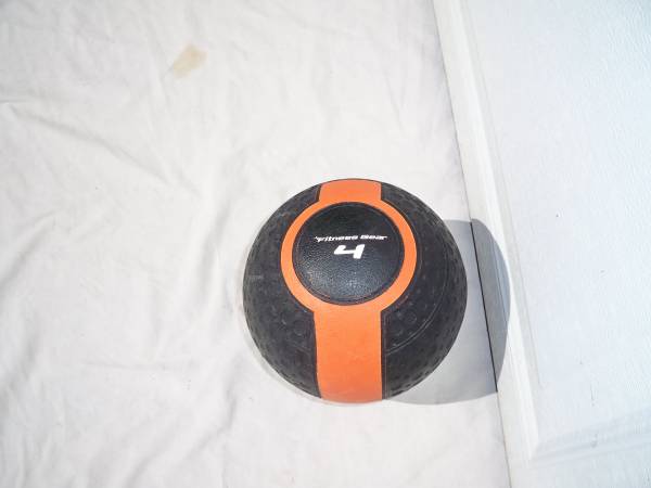 Medicine Ball – 4 Pounds – Fitness Gear Company!! 1