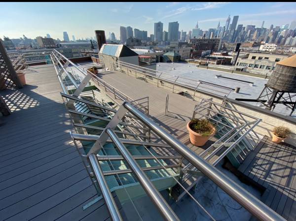 $2,600 / 600ft2 - BEAUTIFUL CORNER ARTIST LOFT/OFFICE W/AMAZING ROOF TERRACE/W INCREDIBLE MANHATTA (Long Island City)64033456230145124