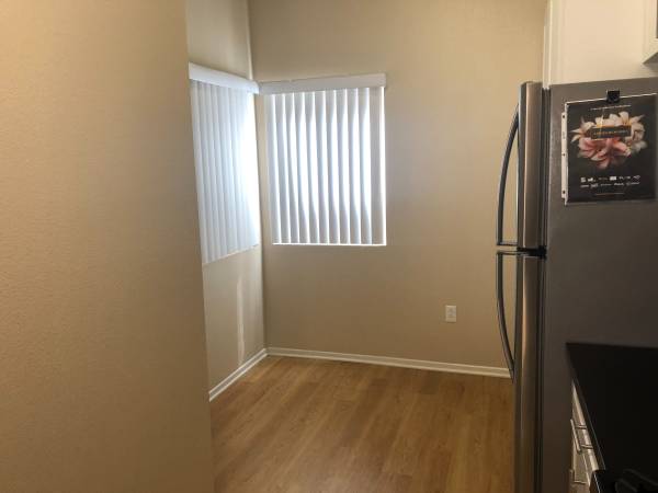 $2,674 / 1br - 717ft2 - Top floor 1x1 with reserved parking + In unit w/d (Long Beach)63840114881153122