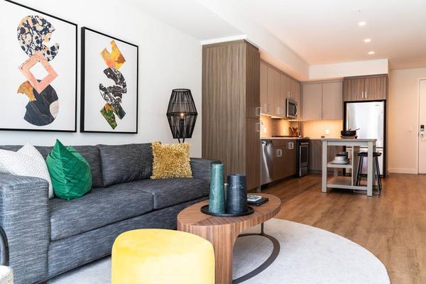 $5,204 / 2br - 1156ft2 - Estación de Lavado para Mascotas, Almacenamiento de Bicicletas, WiFi en Toda la Comunidad, Piscina (Culver City)63829303124353124