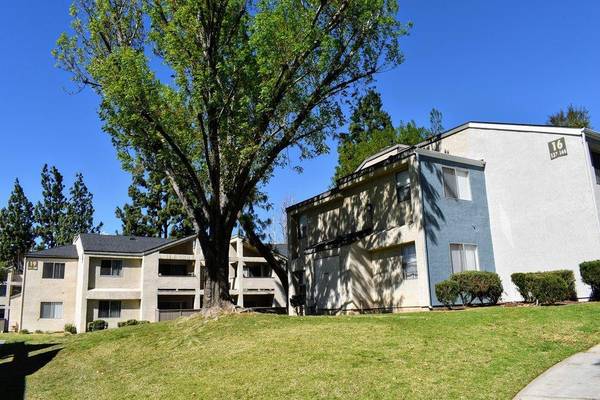 $1,665 / 1br - Accent Wall Paint Available, Private Balcony or Spacious Patio (San Bernardino, CA)64028082366081124
