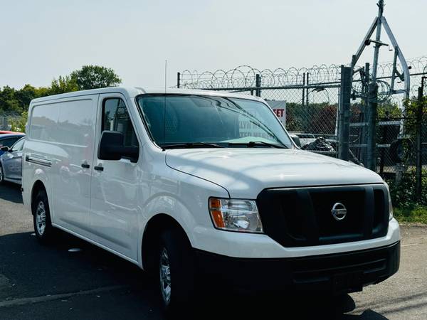 2019 Nissan NV 2500 HD SV de 2 dueños con estantes - $9,900 (Brooklyn)63654717423873120