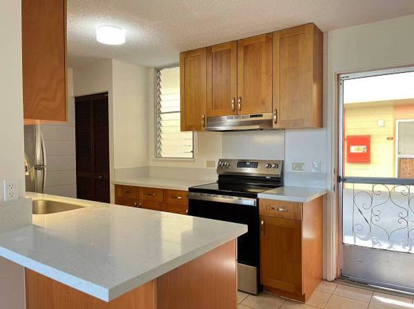 2BR/1BA/1PRK Clean, Remodeled, Incl Utilities, Conv. By Liliha Bakery 1