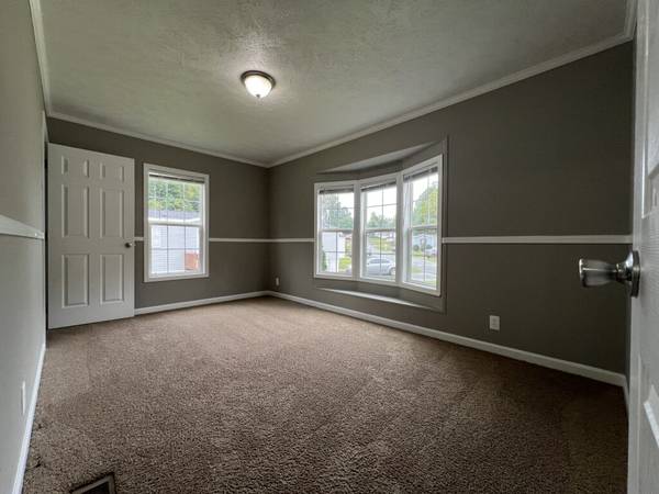 $1,379 / 3br - Fall Into Savings: 3BR/2BA Homes with Huge Move-In Specials! (Autumn Forest)64027441148673120