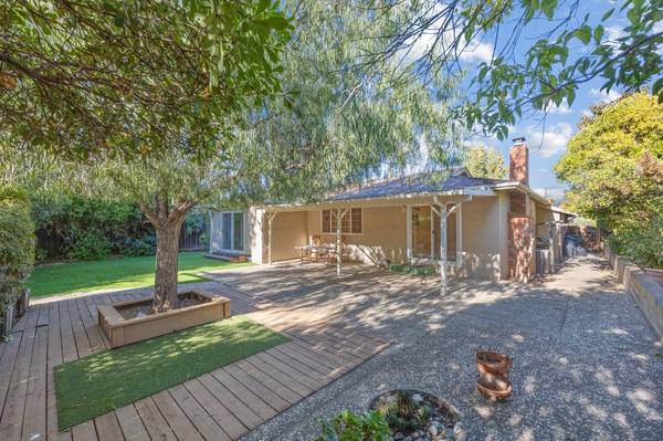 $3,850 / 3br - 1376ft2 - Upgraded Clayton Valley home with large lot (concord / pleasant hill / martinez)64030488276098122