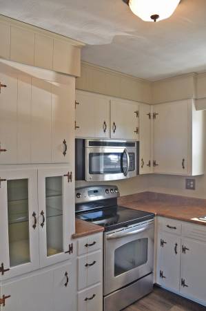 $1,600 / 3br - Highland Area Two Full Bath with Covered proch and patio (Greenville)63661238703873122