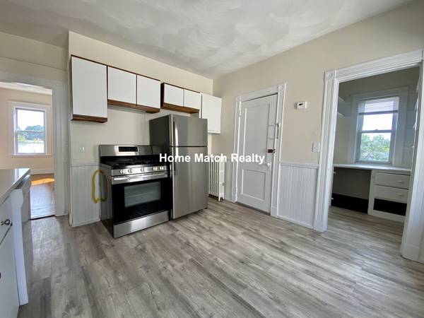 $3,400 / 3br - West Somerville 3 Bed/1 Bath Apartment | Near Tufts University63810087302787124