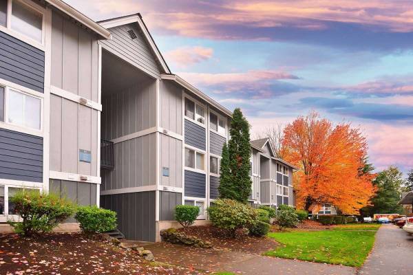 $1,519 / 2br - 950ft2 - Homey 2Bedrooms 1Bathroom, In Unit Washer & Dryer (South Tacoma)63874305581059121