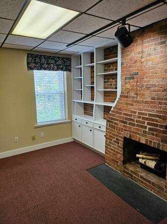 $700 / 140ft2 - Downtown Salem Office Space Commercial 10 x14 ft (Salem)63612006274051123