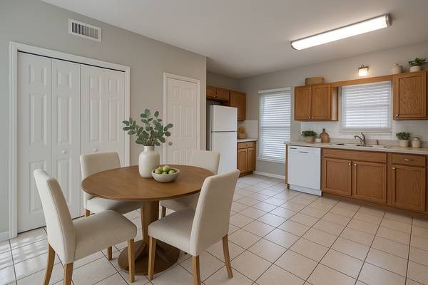 $1,305 / 2br - 940ft2 - Washer/Dryer connections! Popular location! Available now to pre-lease (Powell, Halls, Clinton, Downtown Knoxville, University of Tn)63815695191939122