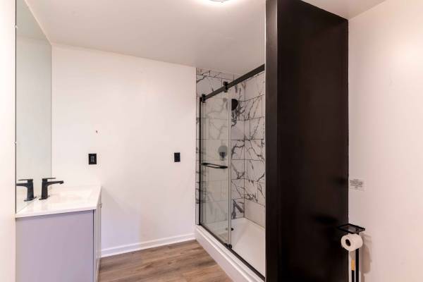 $1,600 / 1br - 1600ft2 - Commercial or Residential Apartment for Rent - Close to Downtown Cleve (Cleveland)63860363578625124
